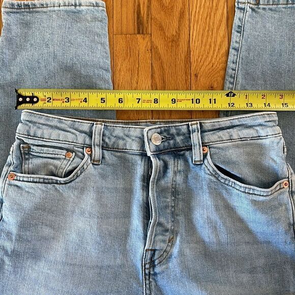 H & M Ultra high waist light wash button fly mom‎ jeans size 6 - Picture 9 of 10